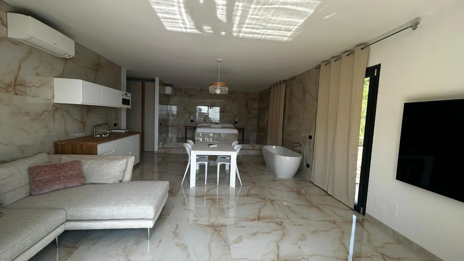 Belvedere Mondial Moneglia 0*,  İtalya
